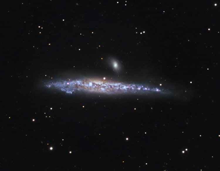 NGC 4631 - спиральная галактика с баром. Описание NGC 4631:, Галактика в созвездии Гончие Псы