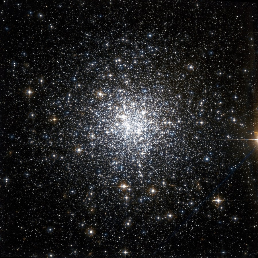 NGC 6934 - шаровое скопление звёзд. Описание NGC 6934:, Шаровое скопление в созвездии Дельфин