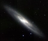 NGC 253 - спиральная галактика с баром. Описание NGC 253:, Галактика в созвездии Скульптор