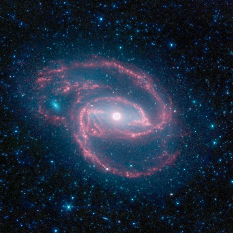 NGC 1097 - спиральная галактика с баром. Описание NGC 1097:, Галактика в созвездии Печь
