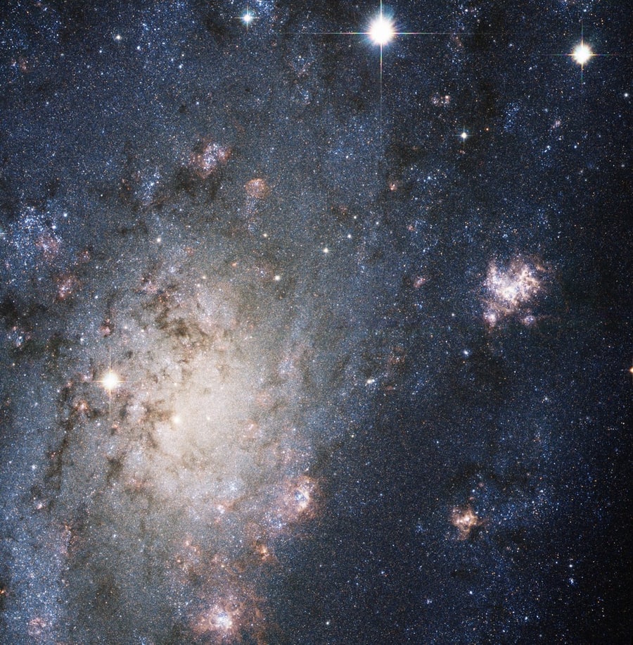 NGC 2403 - спиральная галактика с баром. Описание NGC 2403:, Галактика в созвездии Жираф