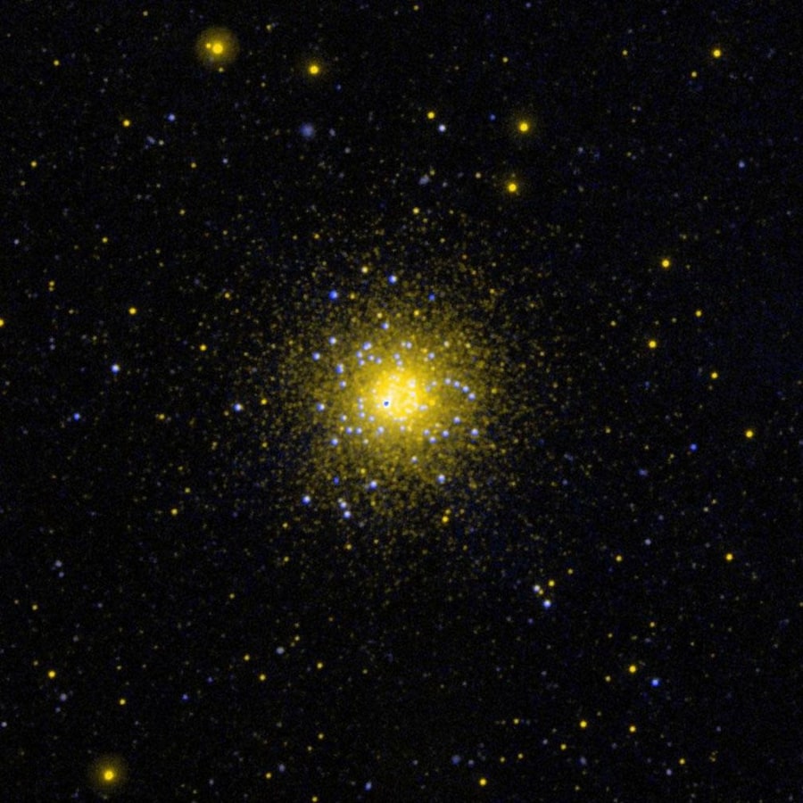 NGC 1851 - шаровое скопление звёзд. Описание NGC 1851:, Шаровое скопление в созвездии Голубь