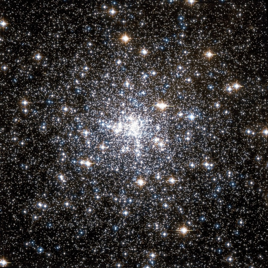 NGC 6752 - шаровое скопление звёзд. Описание NGC 6752:, Объект глубокого космоса в созвездии Павлин