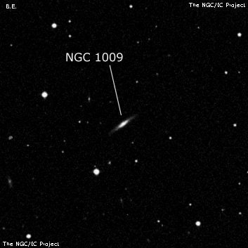 NGC 1009 - спиральная галактика. Описание NGC 1009:, Галактика в созвездии Кит