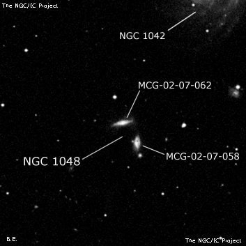 NGC 1048 - спиральная галактика с баром. Описание NGC 1048:, Галактика в созвездии Кит