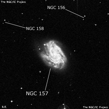 NGC 157 - спиральная галактика с баром. Описание NGC 157:, Галактика в созвездии Кит