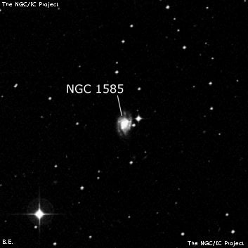 NGC 1585 - спиральная галактика. Описание NGC 1585:, Галактика в созвездии Резец