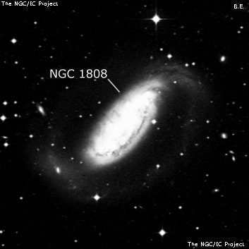 NGC 1808 - спиральная галактика с баром. Описание NGC 1808:, Галактика в созвездии Голубь