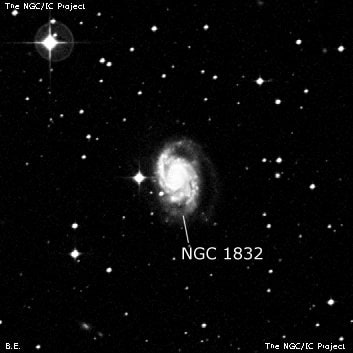 NGC 1832 - спиральная галактика с баром. Описание NGC 1832:, Галактика в созвездии Заяц