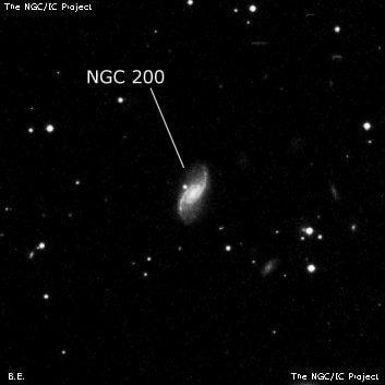 NGC 200 - спиральная галактика с баром. Описание NGC 200:, Галактика в созвездии Рыбы