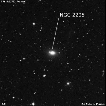 NGC 2205 - спиральная галактика с баром. Описание NGC 2205:, Галактика в созвездии Живописец
