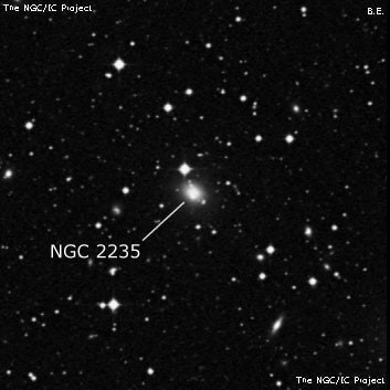 NGC 2235 - эллиптическая галактика. Описание NGC 2235:, Галактика в созвездии Золотая Рыба