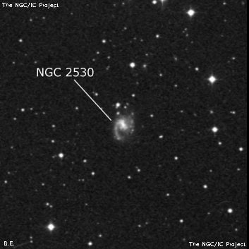 NGC 2530 - спиральная галактика с баром. Описание NGC 2530:, Галактика в созвездии Рак
