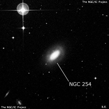 NGC 254 - спиральная галактика с баром. Описание NGC 254:, Галактика в созвездии Скульптор