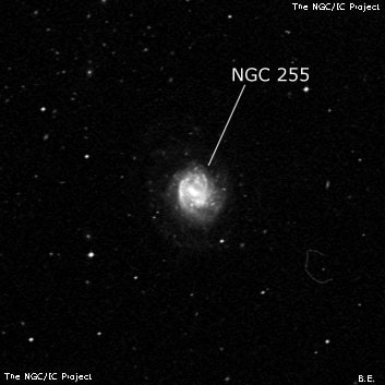 NGC 255 - спиральная галактика с баром. Описание NGC 255:, Галактика в созвездии Кит