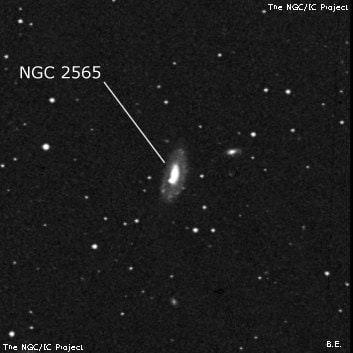 NGC 2565 - спиральная галактика с баром. Описание NGC 2565:, Галактика в созвездии Рак