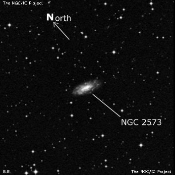 NGC 2573 - спиральная галактика с баром. Описание NGC 2573:, Галактика в созвездии Октант