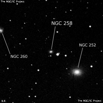 NGC 258 - спиральная галактика. Описание NGC 258:, Галактика в созвездии Андромеда