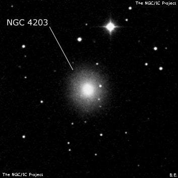 NGC 4203 - спиральная галактика с баром. Описание NGC 4203:, Галактика в созвездии Волосы Вероники