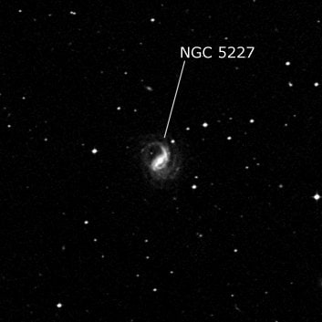 NGC 5227 - спиральная галактика с баром. Описание NGC 5227:, Галактика в созвездии Дева