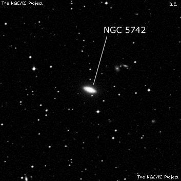 NGC 5742 - спиральная галактика с баром. Описание NGC 5742:, Галактика в созвездии Весы