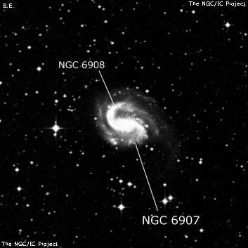 NGC 6907 - спиральная галактика с баром. Описание NGC 6907:, Галактика в созвездии Козерог