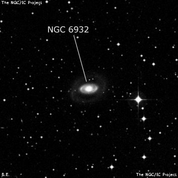 NGC 6932 - спиральная галактика с баром. Описание NGC 6932:, Галактика в созвездии Павлин