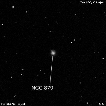 NGC 879 - галактика неправильной формы. Описание NGC 879:, Галактика в созвездии Кит